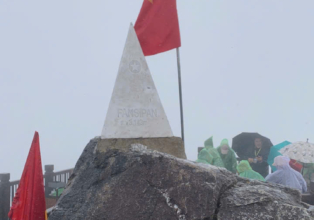 🏔️ Le chemin vers le sommet du Fansipan – le toit de l’Indochine